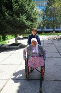 Alumni Coordinator Nasiba Nurmatova '11 spends time with a resident of the Bishkek Nursing Home