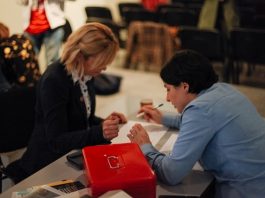 Coloring Communication with Data