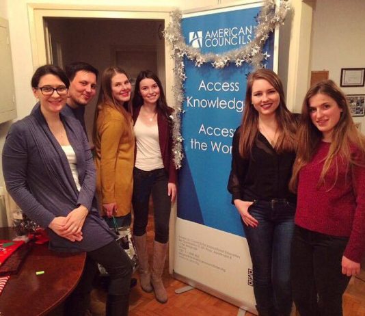 FLEX Serbia Alumni Gather for a Holiday Celebration