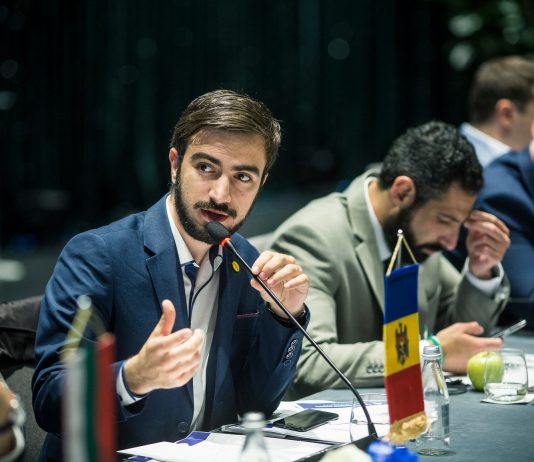Eugeniu Sinchevici ’16 Works for the Youth of Moldova