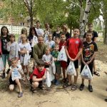 Alumni in Slovakia Volunteer to Help Ukrainians in Need