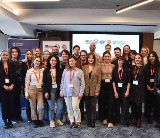 Senior Alumni Gain New Perspectives, Make New Connections through Critical Thinking Workshop