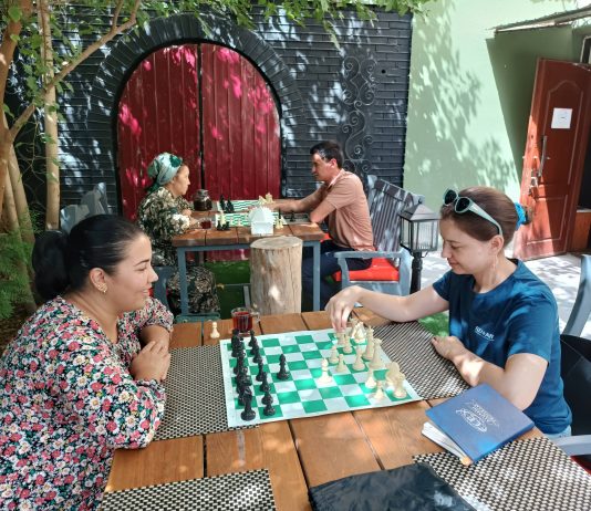 President of the Chess Federation of Turkmenistan Vepa Myalikgulyyev ’96 Hosts Chess Masterclass